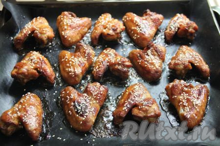 Крылышки покроются красивой глянцевой глазурью.