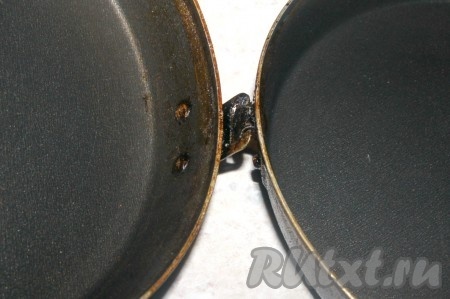 Двойная сковородка, на которой я жарю корюшку