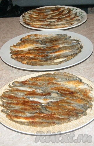 Жарим корюшки много, чтобы вдоволь наесться.