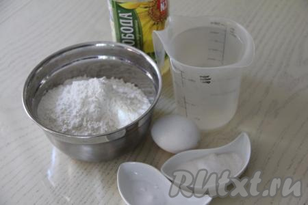 Подготовить продукты для приготовления оладий на воде с яйцом и содой.