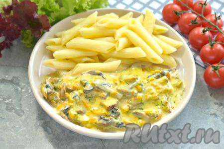 Подлива из шампиньонов со сливками на сковороде