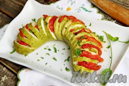 Кабачок гармошкой с помидорами и сыром в духовке