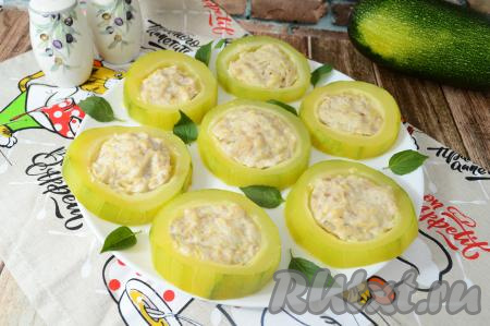 Кабачки, фаршированные куриным фаршем, в духовке