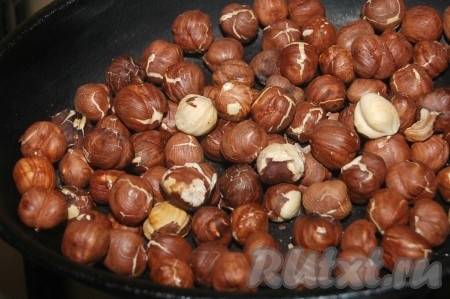 Кожица у фундука будет активнее лопаться и трескаться, чем у фисташек.