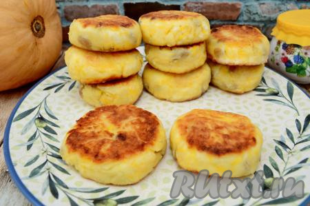 Вот какая аппетитная горка пышных, нежных сырников у меня получилась.&nbsp;