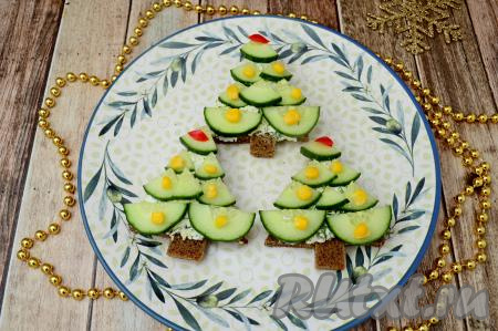 Вот какие&nbsp;симпатичные бутерброды в форме ёлочки можно приготовить для празднования Нового года. Эта простая закуска порадует приятным вкусом и создаст праздничное настроение и у вас, и у ваших близких!