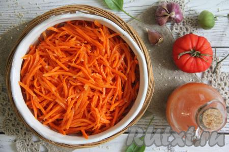 По прошествии 10 часов вкусную, ароматную, аппетитную морковь по-корейски, замаринованную с яблочным уксусом, можно будет подавать к столу в качестве самостоятельной закуски или использовать для приготовления различных блюд.
