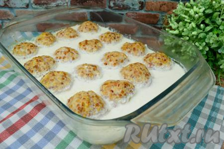 Готовое блюдо достать из духовки.&nbsp;