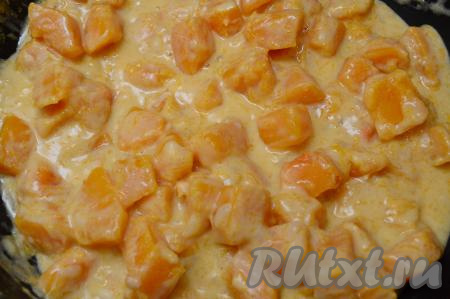 Я обычно после выключения огня оставляю тыкву пропариться в соусе ещё в течение 10 минут под крышкой.