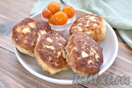 Аппетитные, вкусные, нежные котлеты, приготовленные из куриного фарша с добавлением сливок, к столу подаём с любимым гарниром.