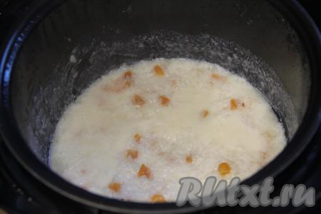 Снова закрыть крышку мультиварки, выставить режим "Молочная каша" ещё на 20 минут.&nbsp;