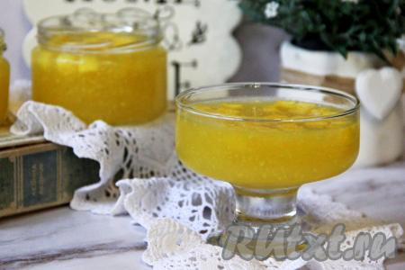 Вкусное, в меру сладкое желе из манго, благодаря желатину, после застывания отлично держит форму. Этот яркий десерт украсит стол и в будни, и в праздники!