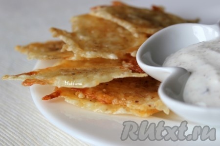 Чипсы из сыра в духовке