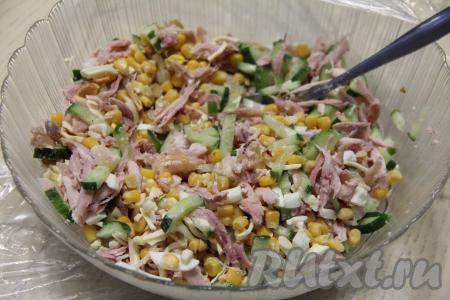 Перемешать салат, заправить майонезом, посолить по вкусу, перемешать.&nbsp;
