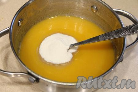 Всыпать агар-агар.&nbsp;