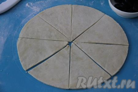 ​​​​​​​Разрезать круг на 8 сигментов.&nbsp;