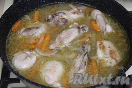 Довести воду до кипения.&nbsp;