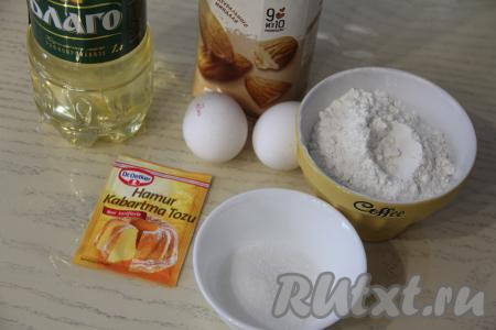 Подготовить продукты для приготовления оладий на миндальном молоке.