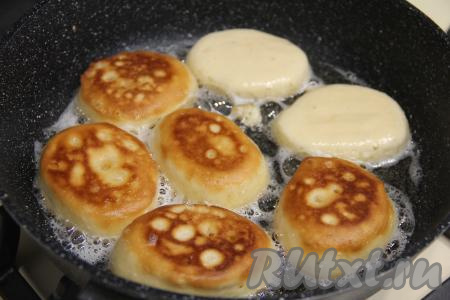 Оладушки хорошо поднимаются в процессе жарки.