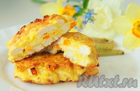 Рубленные котлеты из куриного филе с сыром на сковороде