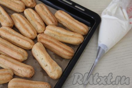 Переложить крем из рикотты в кулинарный мешок с длиной насадкой.&nbsp;