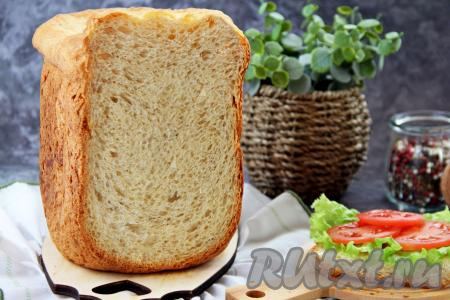 А вот как выглядит домашний хлеб на ряженке в разрезе. Угощайтесь!