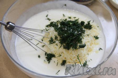 Сюда же сразу добавить мелко нарезанную зелень.&nbsp;