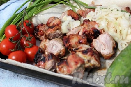 Быстрый маринованный лук к шашлыку. Шашлык из свинины в луке
