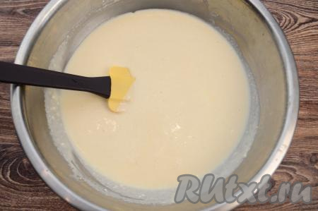 Тесто будет достаточно жидким, как негустая сметана.