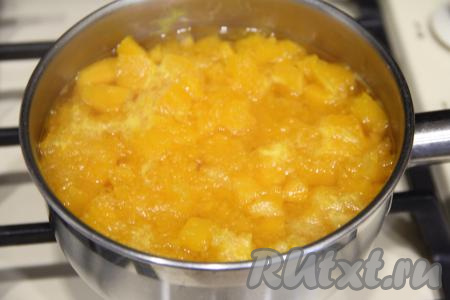 После того как вода закипит, варить тыкву до мягкости (ориентировочно минут 15-20).&nbsp;