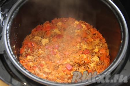 После звукового сигнала открыть крышку мультиварки.