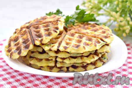 Ароматные, вкусные картофельные вафли подаём горячими к столу, дополнив любимыми соусами или свежими овощами. Эта сытная выпечка внесёт приятное разнообразие в постное меню!