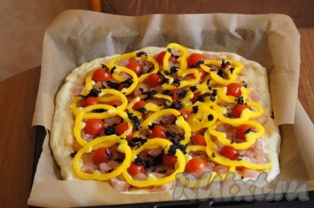 Слегка подсолим, добавим базилик или любую зелень по вкусу.