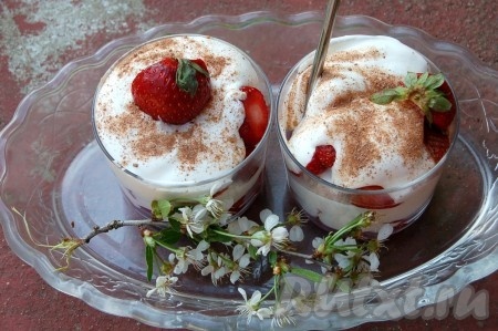 Сверху можно посыпать тертым шоколадом.
