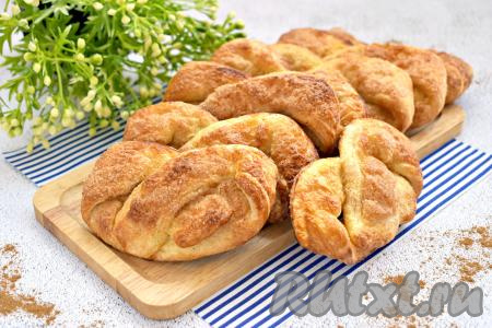 Крендели из слоёного теста