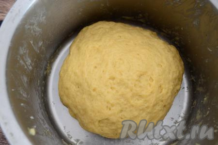 Вот такое красивое, приятное в работе тесто у меня получилось.