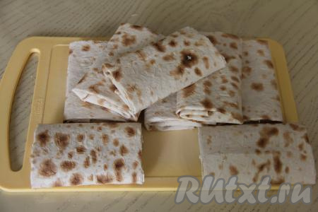 Аналогично сформировать все пирожки из лаваша с картофельной начинкой.