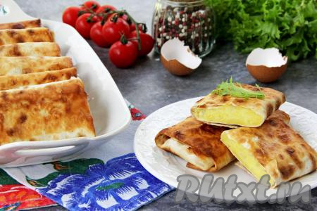 А вот как такой пирожок выглядит в разрезе. Угощайтесь!