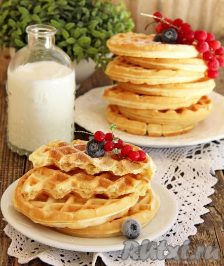 Нежные, вкусные венские вафли, приготовленные на кислом молоке, станут замечательным дополнением и к чаю, и к кофе.