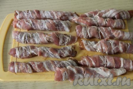 Вот такие заготовки из мяса индейки и бекона получились.