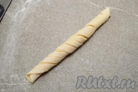 Вот такой тонкий и длинный рулетик получится.