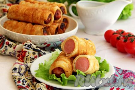 А вот как сосиска в тесте, приготовленная по этому рецепту, выглядит в разрезе. Сочная сосиска очень удачно сочетается со слегка похрустывающим слоёным тестом, угощайтесь!