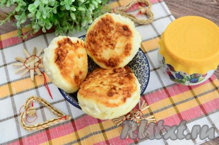 Пышные, мягкие сырники, приготовленные из творога и кукурузного крахмала без добавления муки, по вкусовым качествам ничем не уступают сырникам, приготовленным по классическому рецепту с мукой.