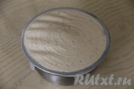 По прошествии часа тесто у меня очень хорошо увеличилось в объёме. 