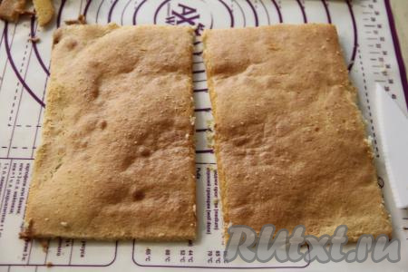 Затем обрезать краешки коржей, я разрезала каждый корж на 2 части. В результате у меня получились 8 прямоугольных коржей для формирования торта.