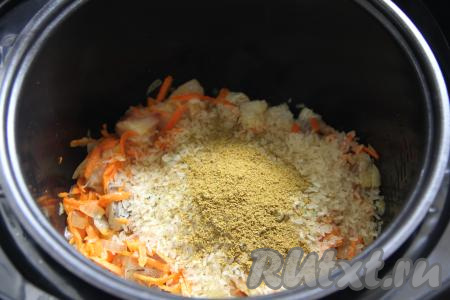 Добавить соль и специи (я использовала специи для рыбы).&nbsp;