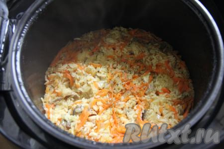 После звукового сигнала перемешать рис с рыбой.&nbsp;