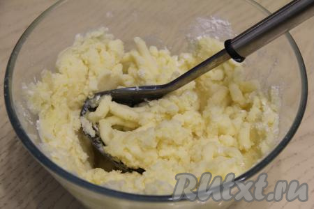Тщательно перемешать получившееся картофельное пюре.