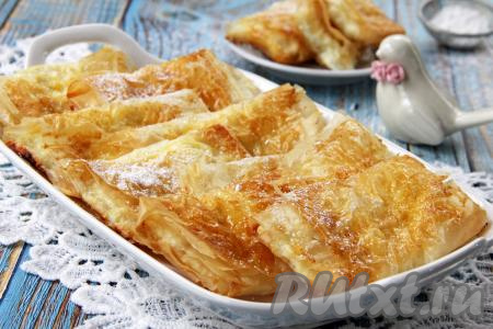 Готовые пирожки переложить на тарелку и подать к столу.