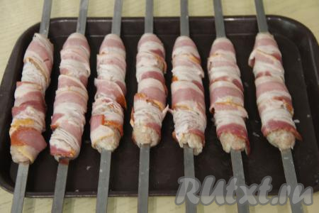 Вот такие заготовки люля-кебабов в беконе у нас получились.